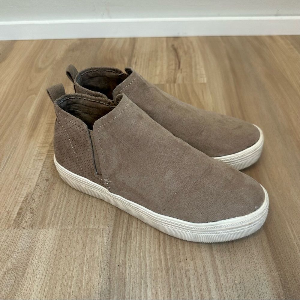 Universal Thread Slip On Shoes - Picture 3 of 8